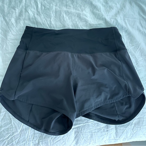 Lululemon Workout Shorts - Black Size 6 - Picture 1 of 5